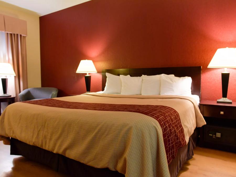 Red Roof Inn & Suites Lincoln Superior King Non-Smoking