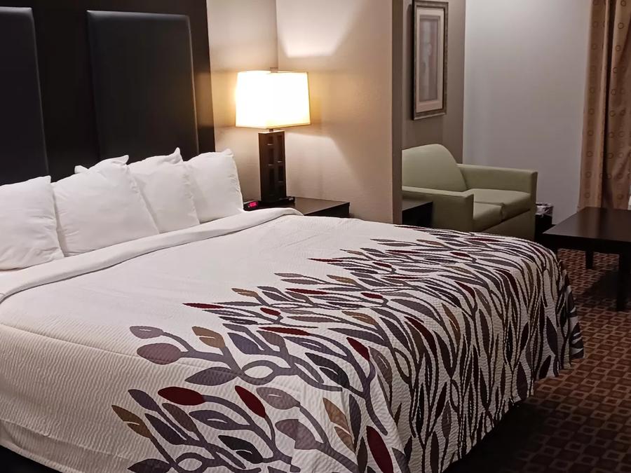 Red Roof Inn & Suites Longview King Suite Non-Smoking Image