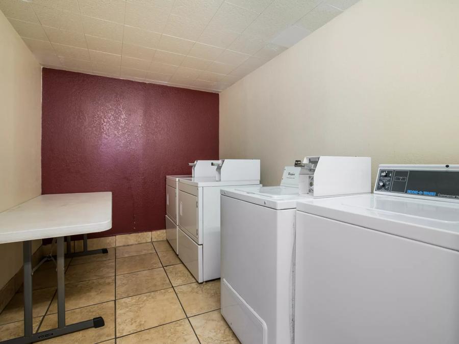 Red Roof Inn North Dallas - Park Central Laundry Image