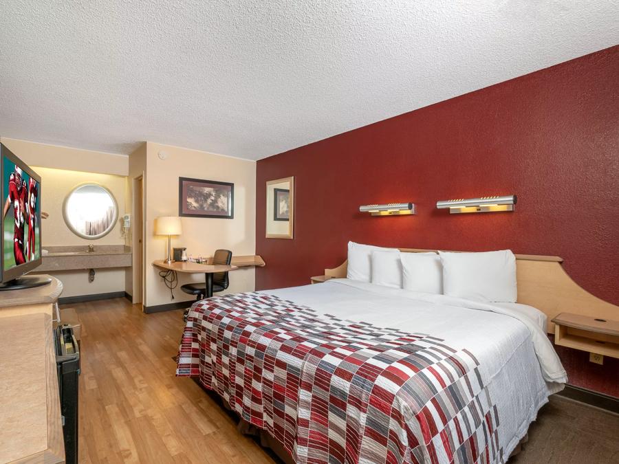 Red Roof Inn Detroit - Roseville/ St Clair Shores Superior King Image