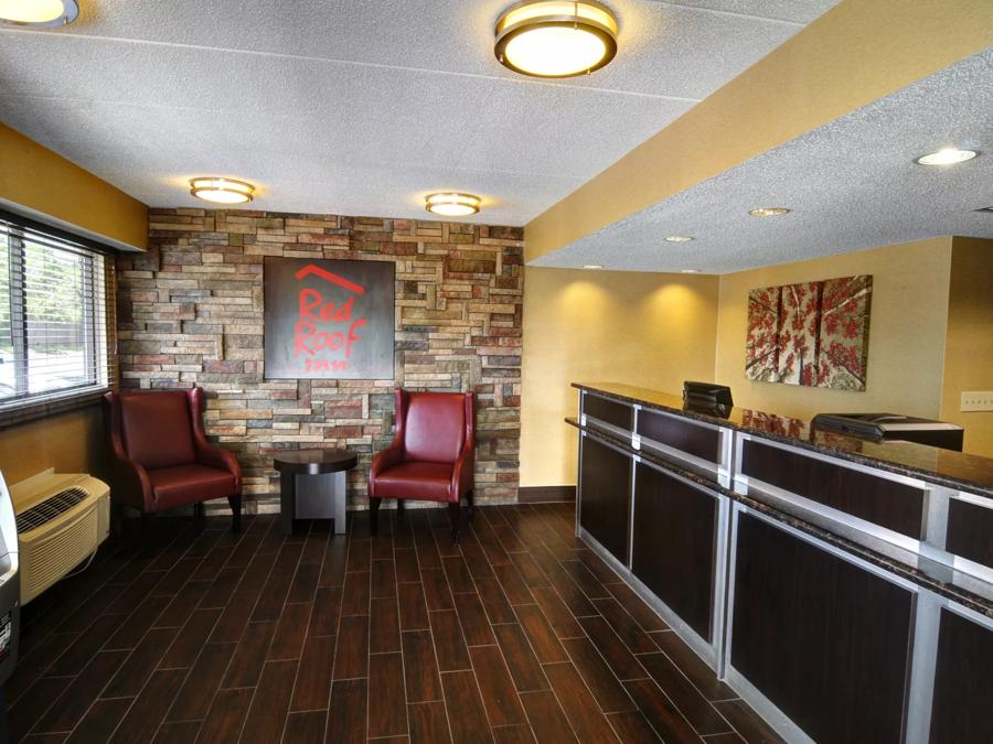 Red Roof Inn Flint - Bishop Airport Front Desk and Lobby Image