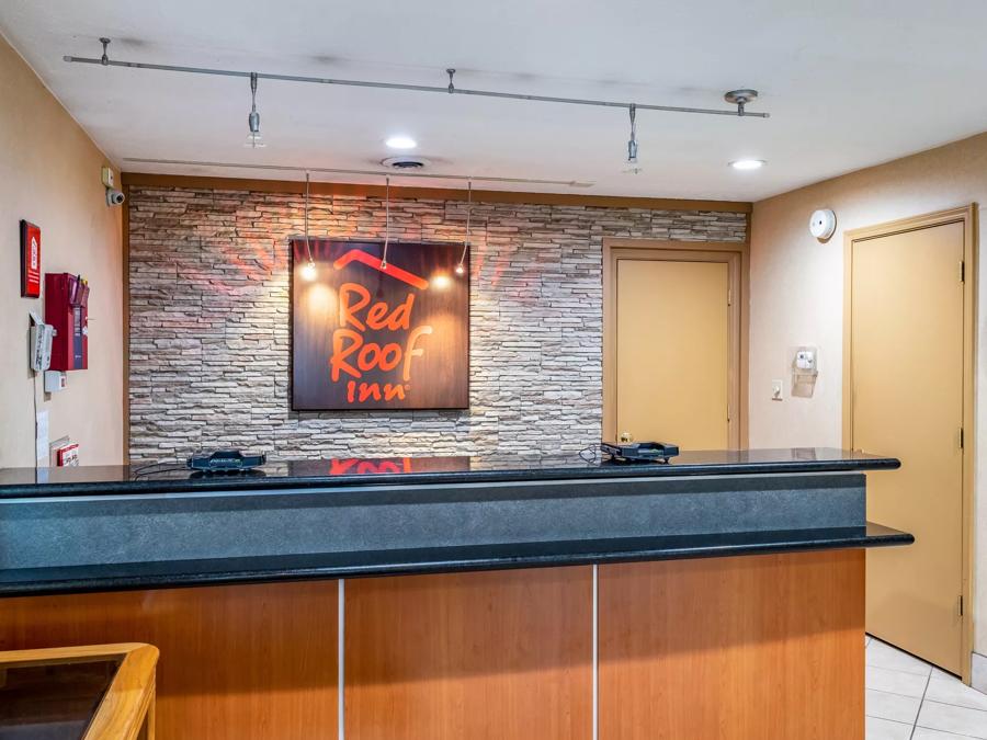 Red Roof Inn Columbus - Taylorsville Front Desk Image