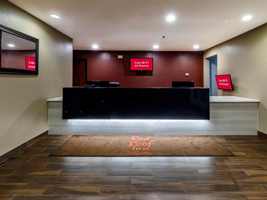 Red Roof Inn Osage Beach - Lake of the Ozarks Front Desk Image