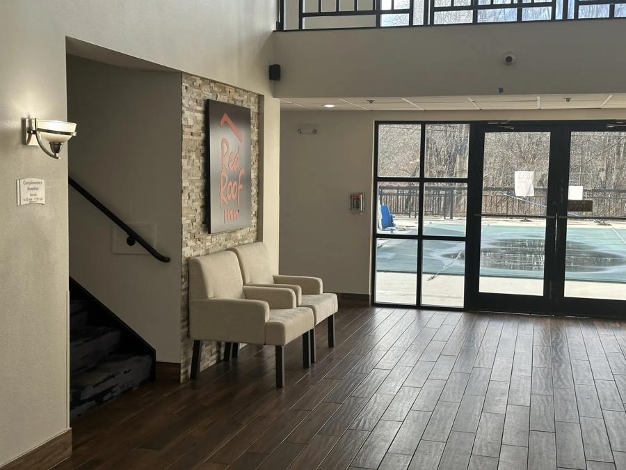 Red Roof Inn & Suites Middleborough Seasonal Outdoor Pool