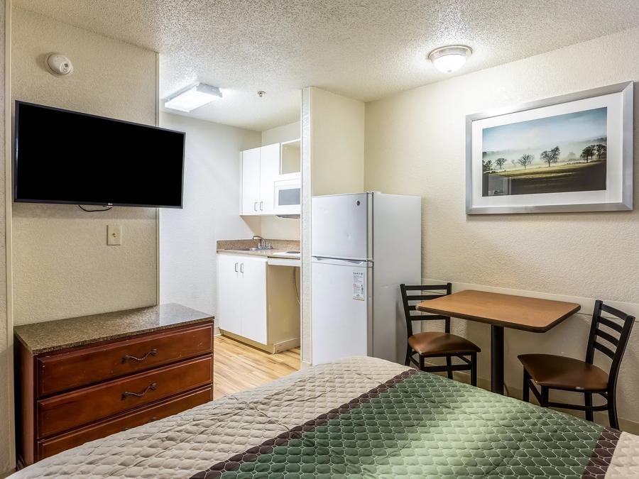 1063 Nonsmoking studio 2 full NE2F_2 1 image