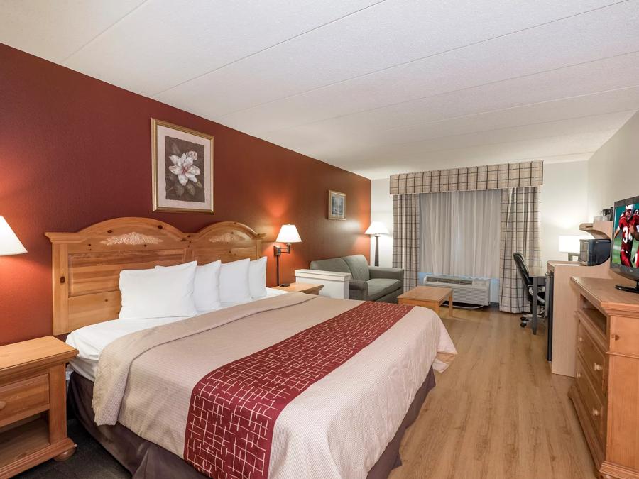 Red Roof Inn & Suites Stafford Suite King Room Image