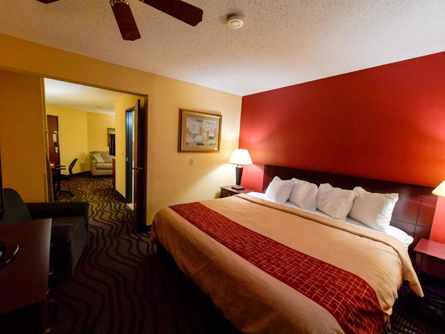 Red Roof Inn & Suites Lincoln Superior King Suite Image Details