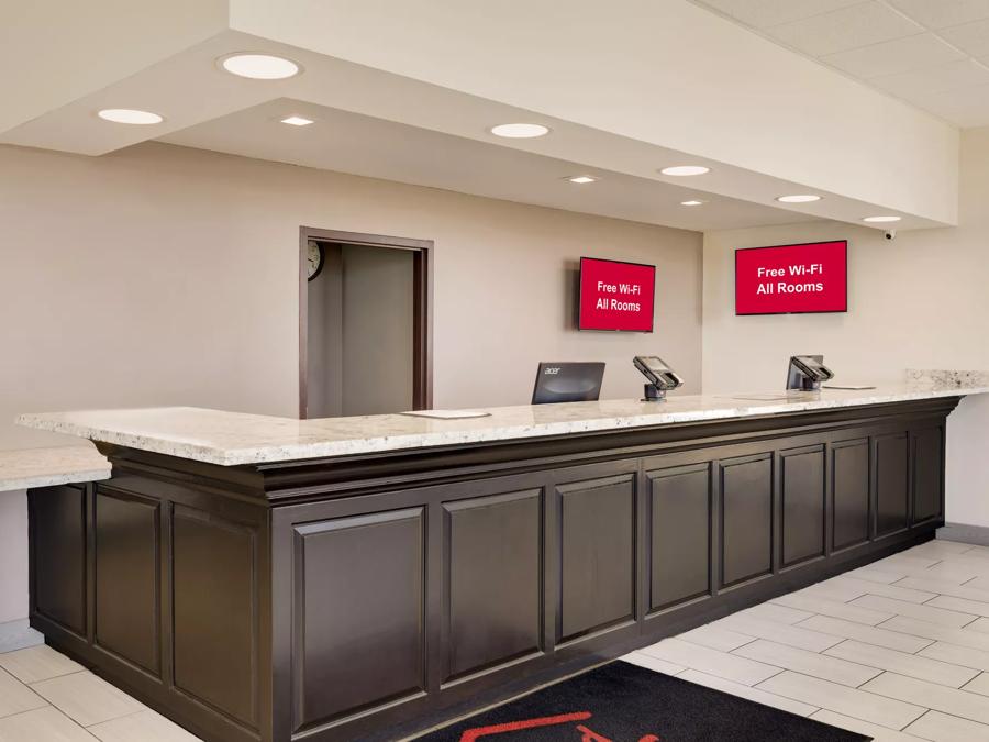 Red Roof Inn Gulfport - Biloxi Airport Front Desk Image