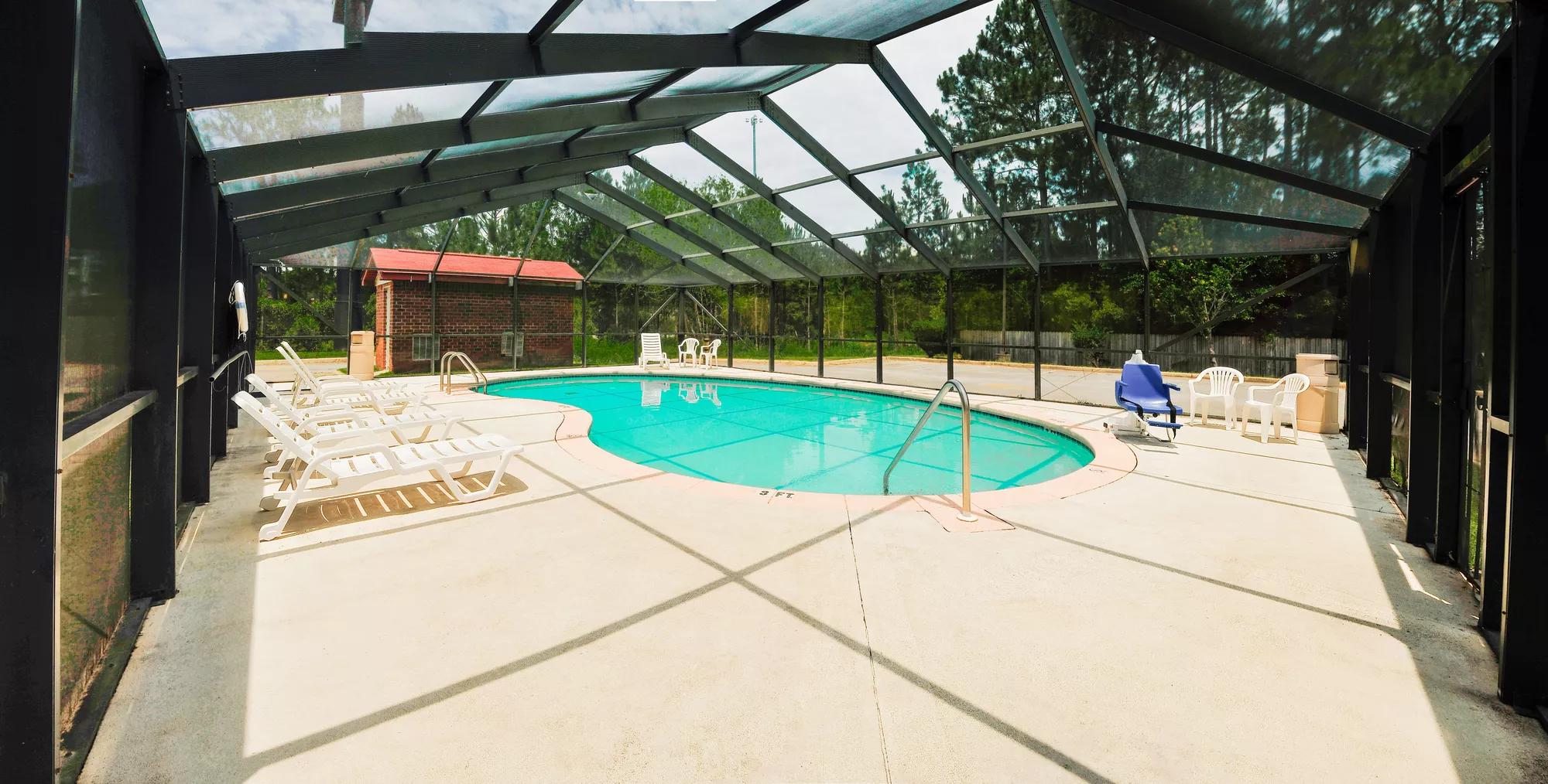 Red Roof Inn & Suites Pensacola East - Milton Outdoor Pool