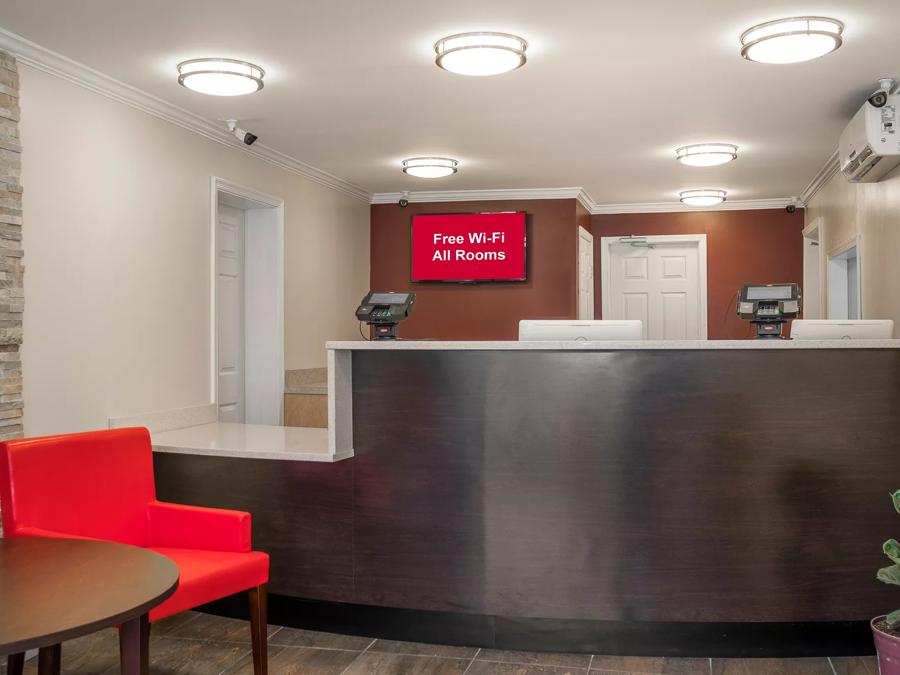 Red Roof Inn Fredericksburg North Front Desk Image