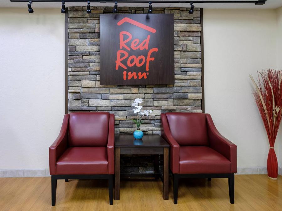 Red Roof Inn Holton Lobby Image