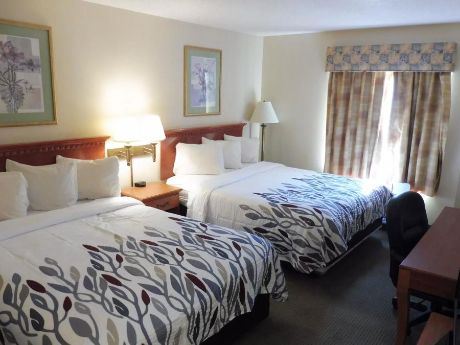 Red Roof Inn & Suites Galloway Deluxe Double Room Image
