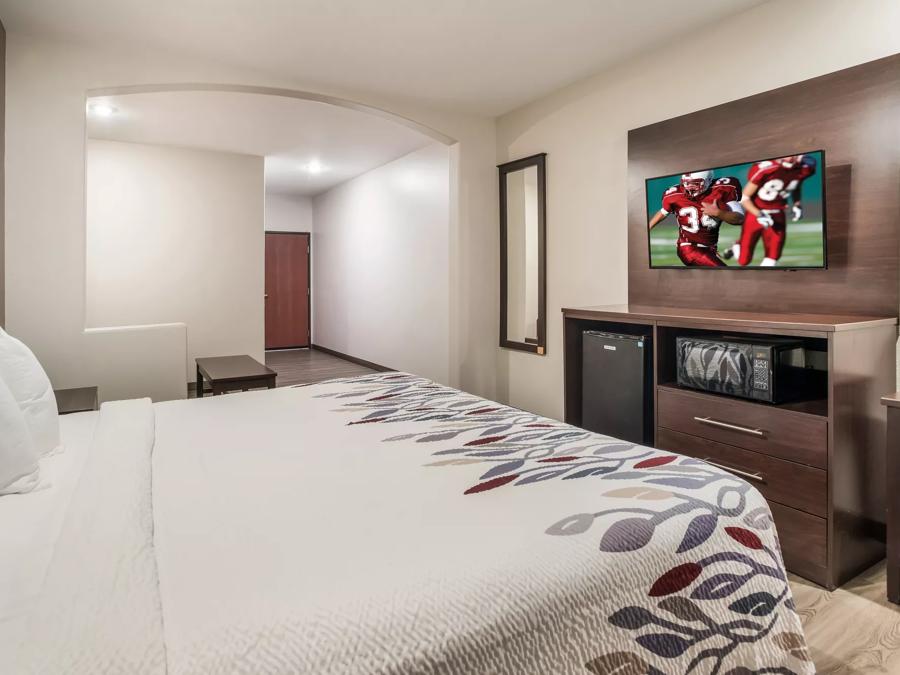 Red Roof Inn & Suites Lake Charles Standard King Image