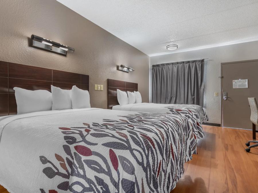 RRI231_NS Deluxe 2Queen with Kitchenette 3 PRO Approved 10-31-25_ND2QK_3 Image