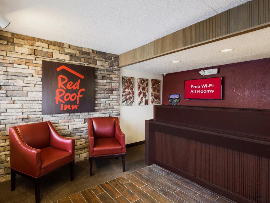 Red Roof Inn Indianapolis South Front Desk and Lobby Image