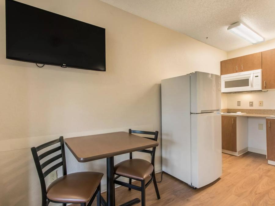 HomeTowne Studios Fort Lauderdale Kitchenette Image