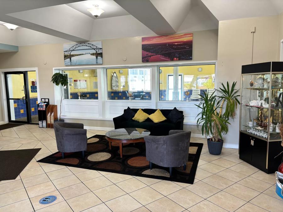Admiralty Inn & Suites - a Red Collection Hotel Lobby Image