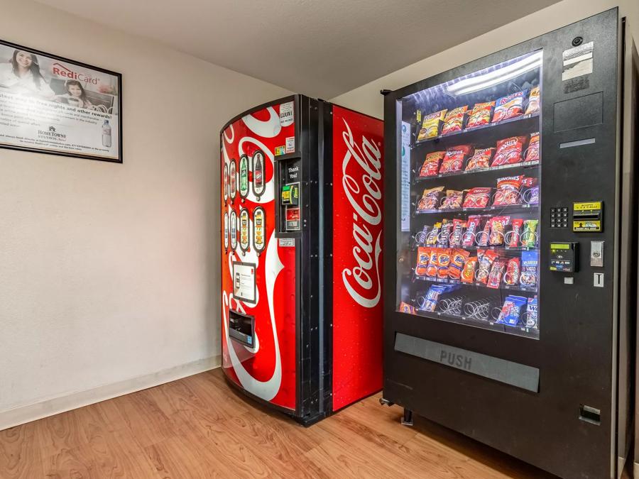 HomeTowne Studios Phoenix - West Vending Image