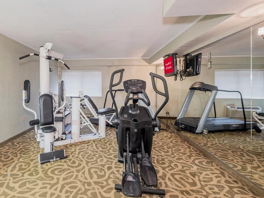 Red Roof Inn & Suites Mt Holly - McGuire AFB Onsite Fitness Facilities