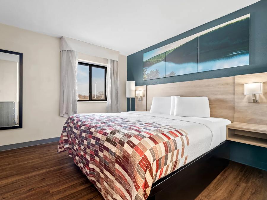 RRI1539_Suite 1King Bed 4 PRO Approved 4-21-26 Image