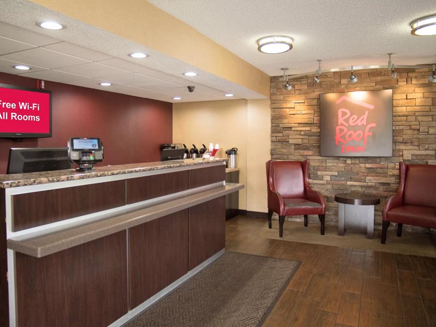 Red Roof Inn Kalamazoo West - Western Michigan U Front Desk and Lobby