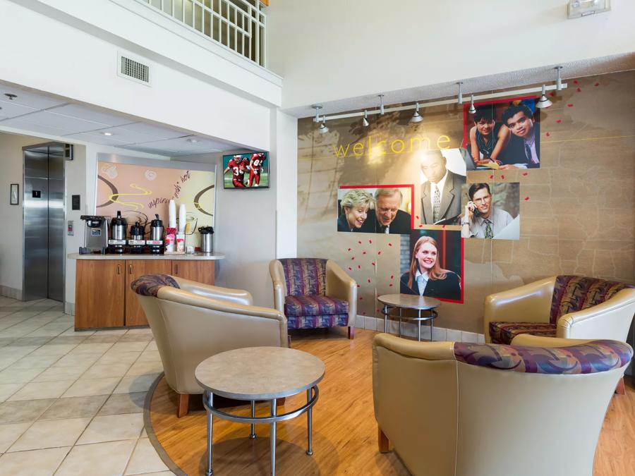 Red Roof Inn Houston - Westchase Lobby Seating Image