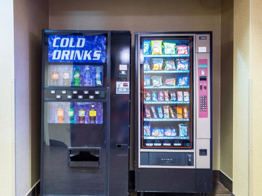 Red Roof Inn & Suites Dover Downtown Vending Image