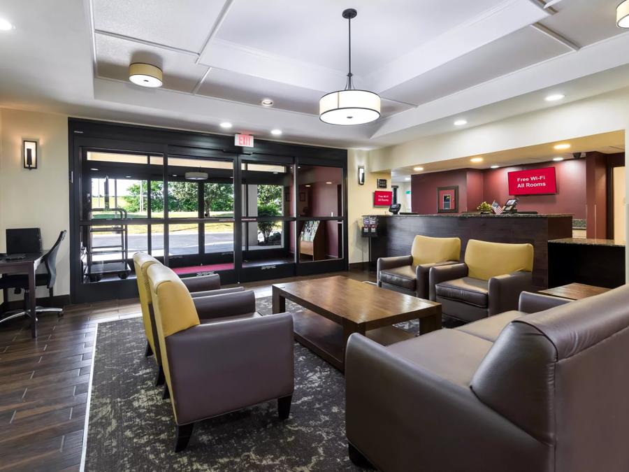 Red Roof Inn Murfreesboro Lobby Sitting Area Image