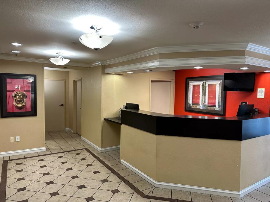 Red Roof Inn Southfield Front Desk Image