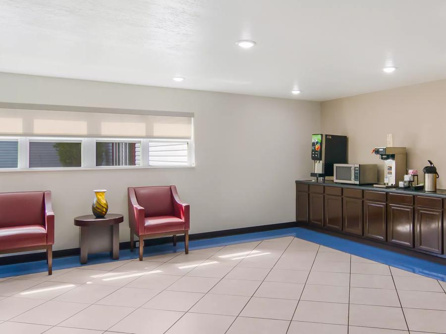 Red Roof Inn Darien – I-95/ North Brunswick Lobby Image