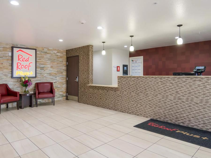 Red Roof PLUS+ Fort Worth - Burleson Lobby Sitting Area Image