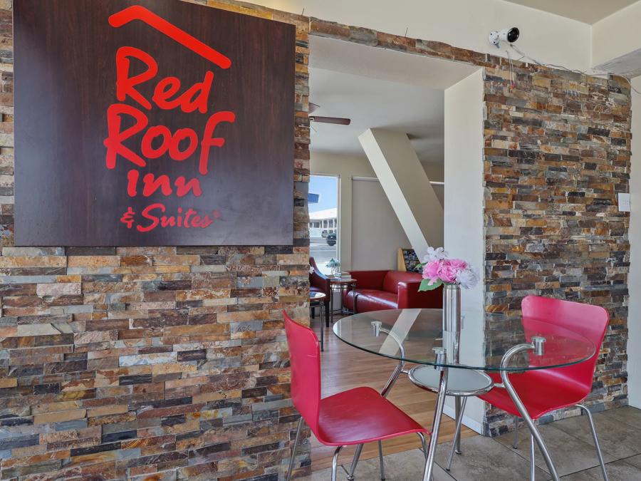 Red Roof Inn Needles Lobby Image