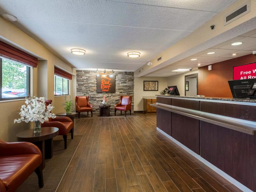 Red Roof Inn Milford - New Haven Front Desk and Lobby Image 