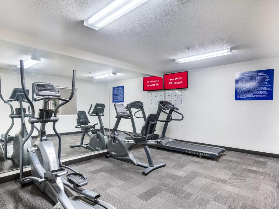 Red Roof PLUS+ & Suites Savannah - I-95 Fitness Center Facility Image
