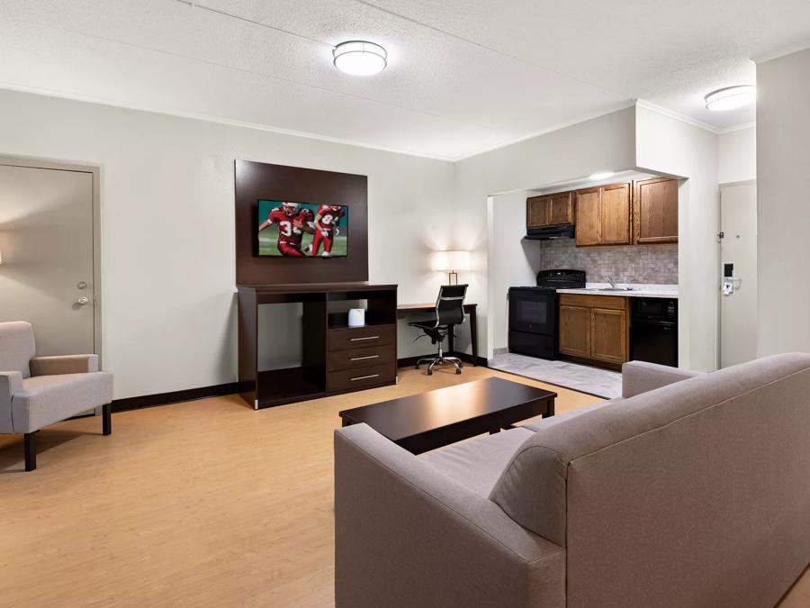 Red Roof Inn Norwich Suite King with Kitchenette Non-Smoking Image