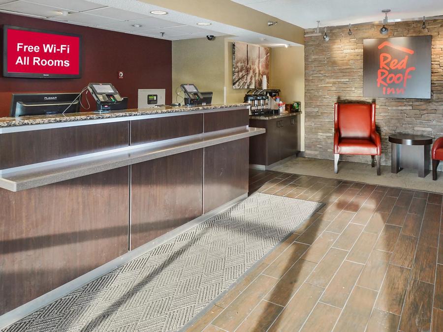 Red Roof Inn Lexington South Front Desk and Lobby Image