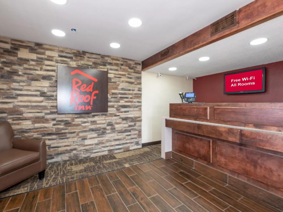 Red Roof Inn Jackson North - Ridgeland Front Desk and Lobby Image