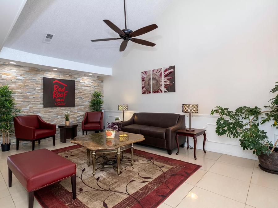 Red Roof Inn & Suites Wilson Lobby Image