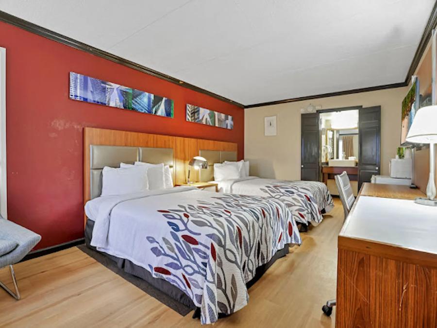 Red Roof Inn Uhrichsville Double Bed Room Image Details
