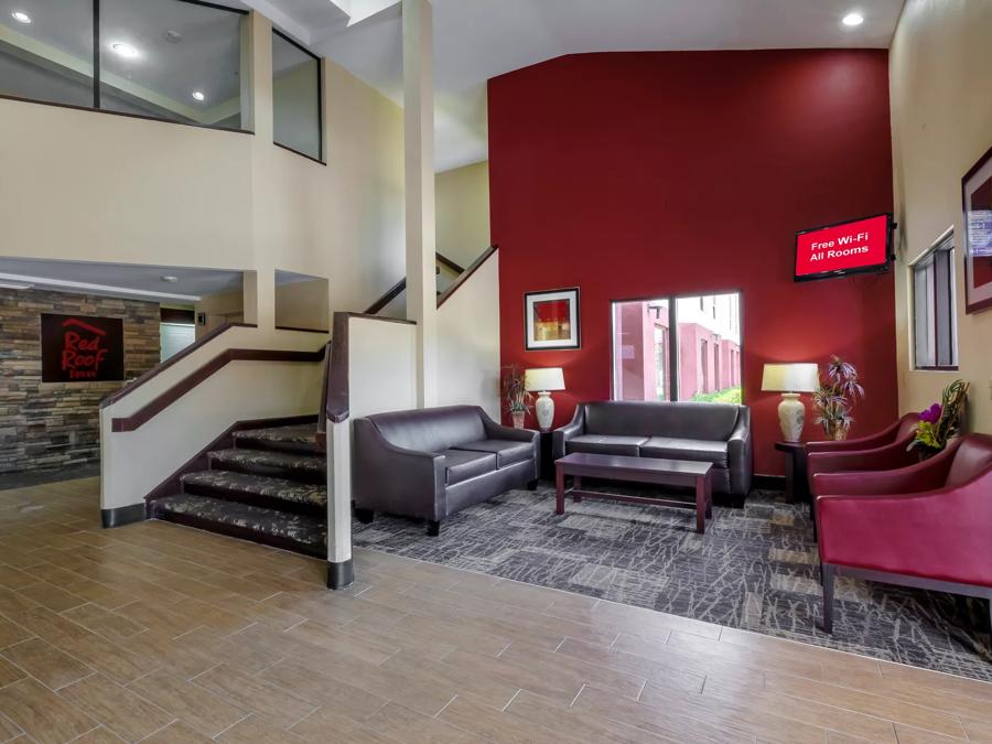 Red Roof Inn Pensacola Fairgrounds Lobby Sitting Area Image