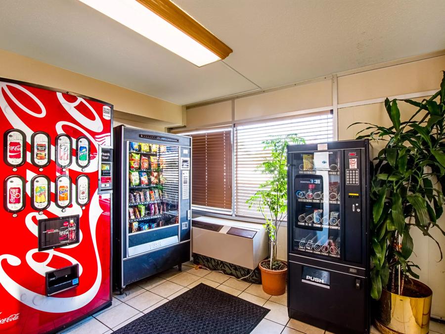 Red Roof Inn Battle Creek Vending Image