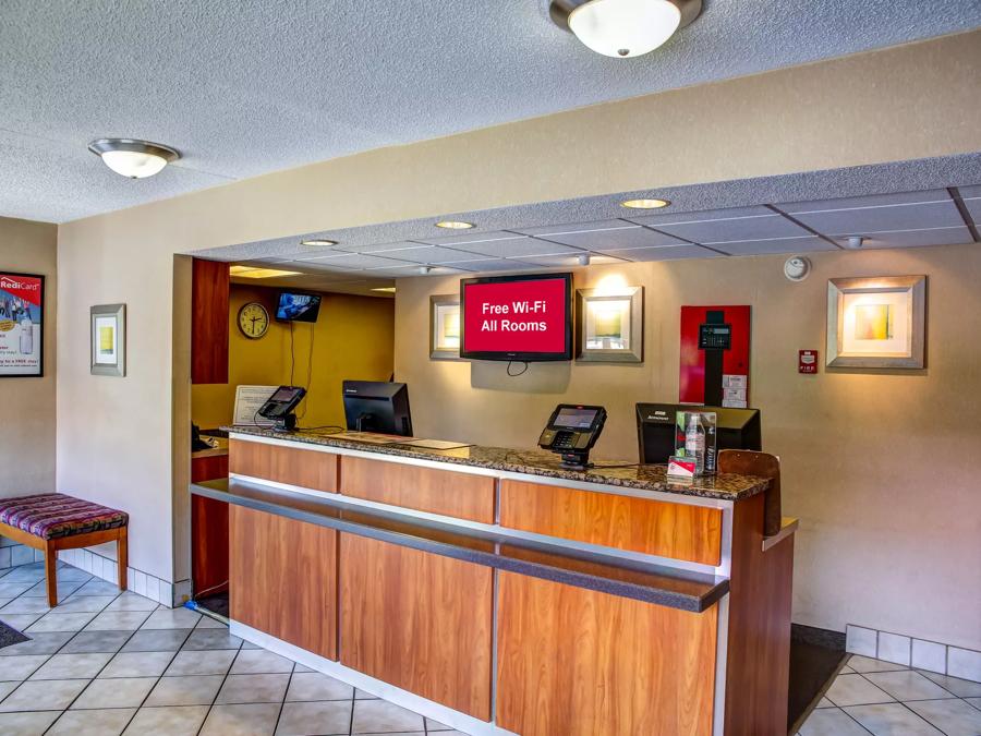 Red Roof Inn Pensacola - I-10 at Davis Highway Front Desk Image