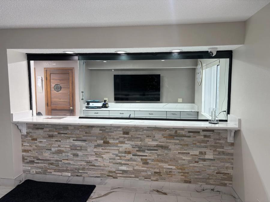 Red Roof Inn & Suites Hammond, IN Front Desk Image