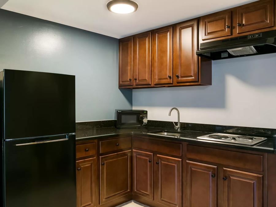  HomeTowne Studios Denver, PA Studio 2 Queen Beds/Sofabed with Stove-Top Non-Smoking Kitchen Image