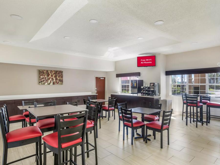 Red Roof PLUS+ & Suites Savannah - I-95 Free Continental Breakfast Image