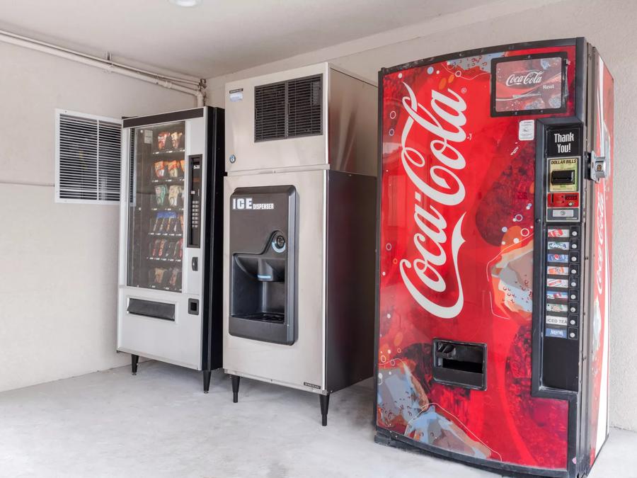 Red Roof Inn Houston - Spring North Vending Image