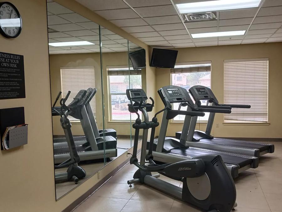 Red Roof Inn & Suites Midland Fitness Center Image