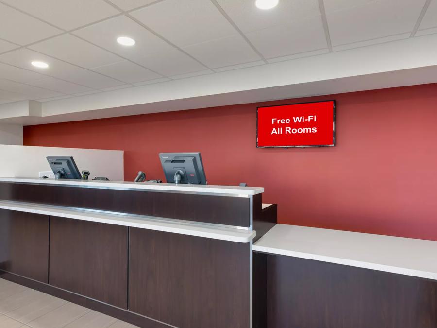 Red Roof Inn Dayton - Moraine/U of Dayton Front Desk Image