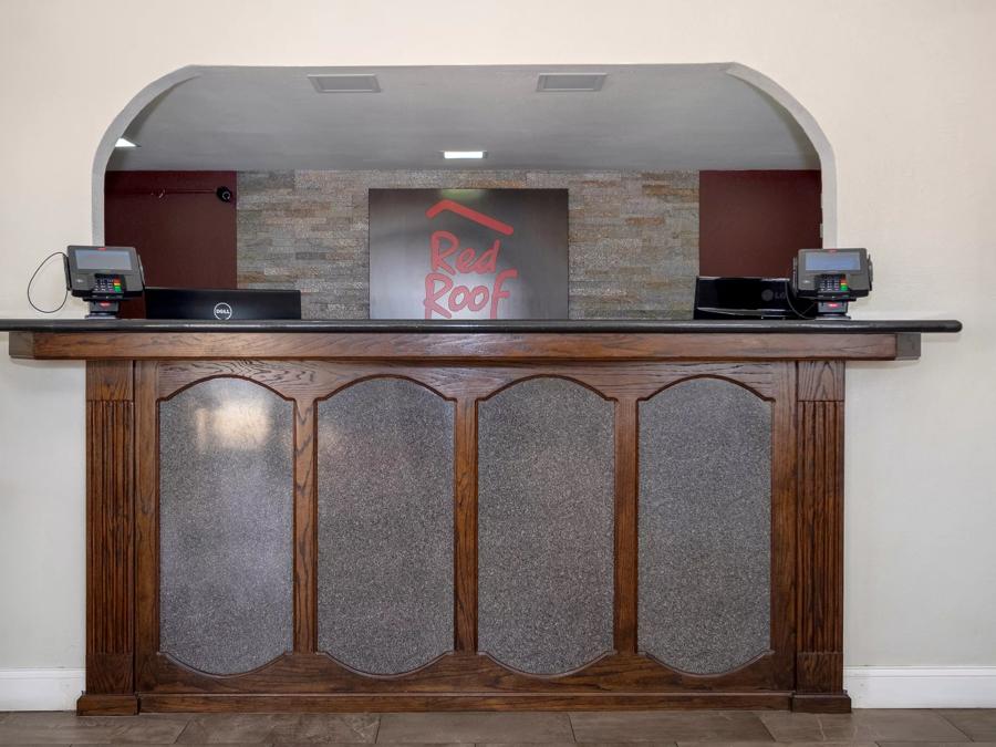 Red Roof Inn & Suites Oxford Front Desk Image