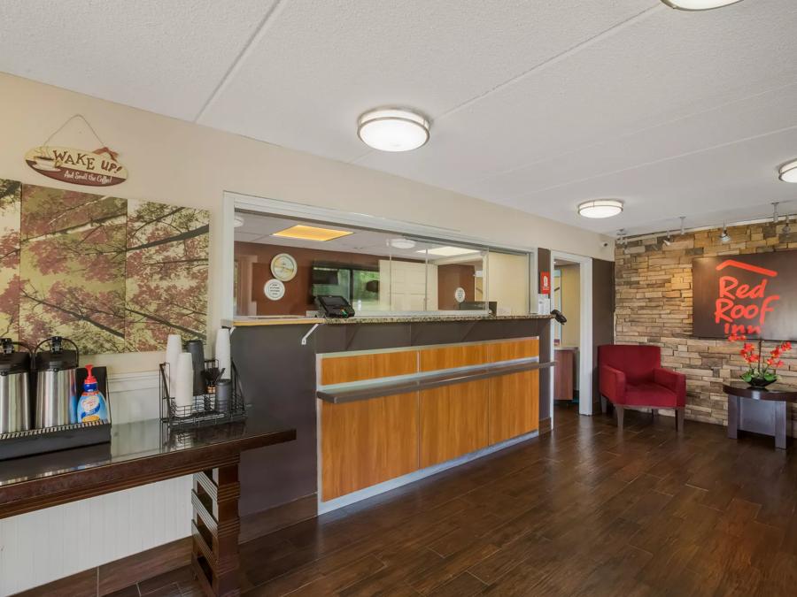 Red Roof Inn Atlanta South - Morrow Front Desk and Lobby Image